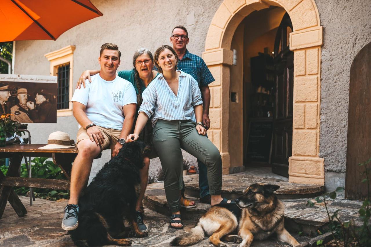 Kultur Weingut Kaestenburg Guest House Ratsch an der Weinstrasse Bagian luar foto